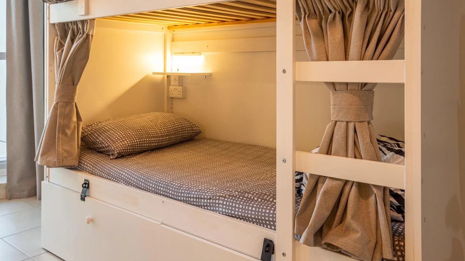 Hostal Torch 77 - By Saffron House Albergue Dubái Emiratos Árabes Unidos
